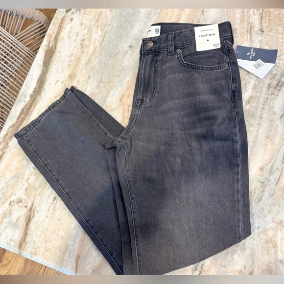 NWT Boys ABERCROMBIE & FITCH Dark grey wash lightweight loose jeans- Size 13/14 - Picture 1 of 5